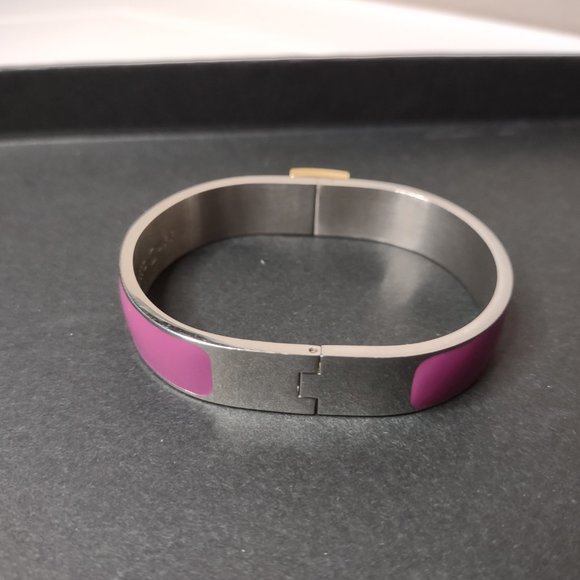 Cute 6.5 Inch Rustic Cuff Hinged Bangle - Picture 9 of 10